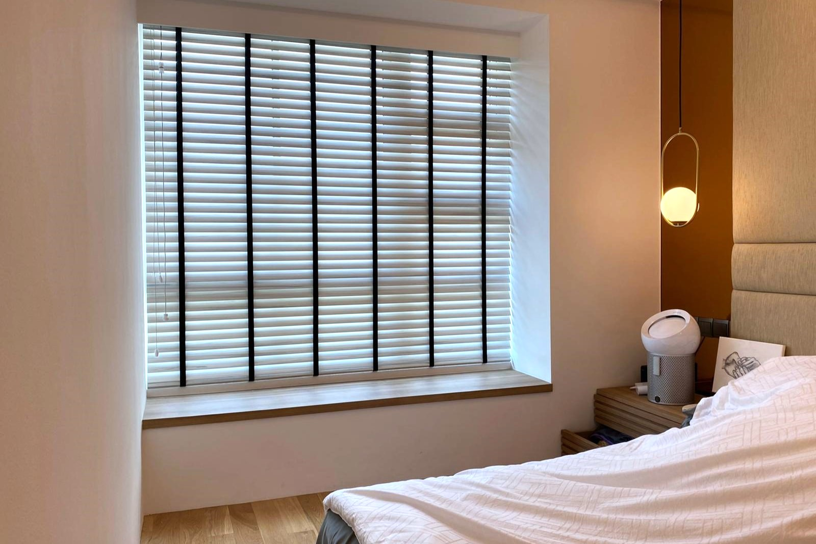 Venetian blinds in bedroom
